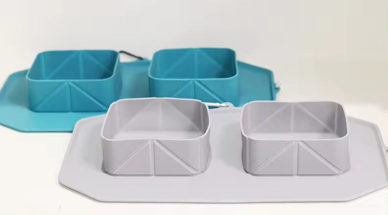 🐾 “Comedero Portátil con Tapete Integrado — Ideal para Viajes y Aventuras”